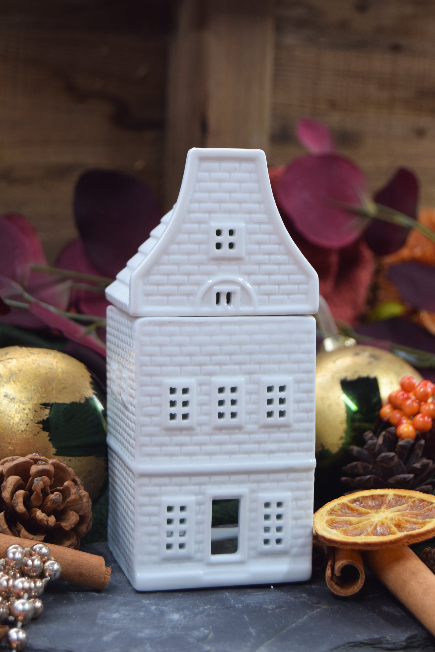 White Nordic House Wax Burner